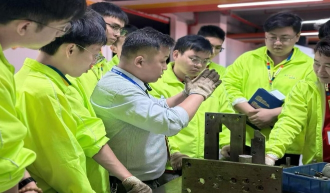 长安模具之都实拍｜青华模具学校学员的日常，比工厂实操还硬核