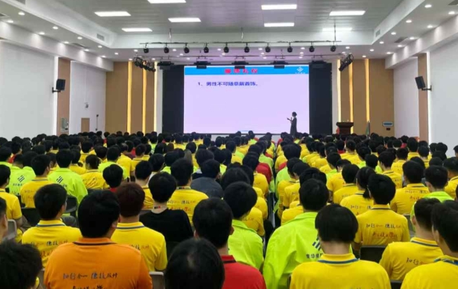 学模具设计为什么首选青华？这才是普通人学艺的靠谱保障！