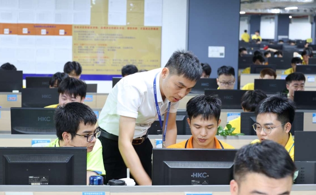 应届生学技术如何不踩坑？选对平台，稳稳走好职场第一步！