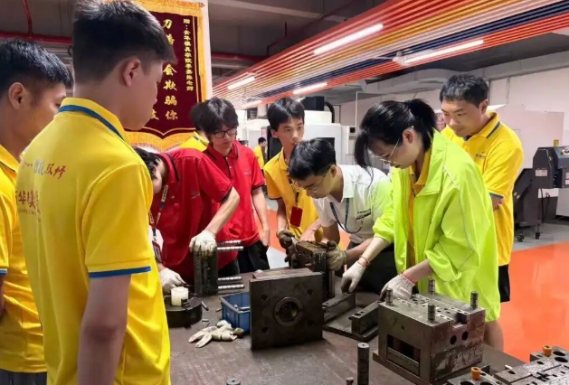 零基础学模具设计怕学不会？青华模具实战教学，轻松入行