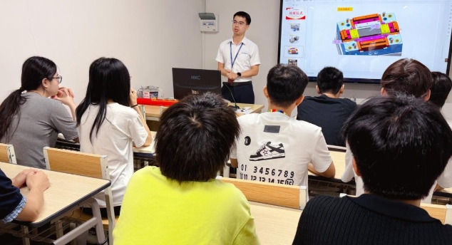 新班开课｜五省学子齐聚青华！踏实学技术，奔赴稳定高薪新未来