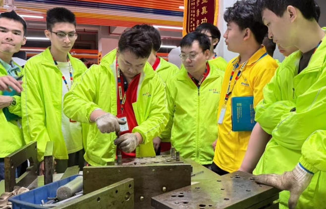 青华机械设计学员喜报：同期面试四家企业，全员收获录用通知