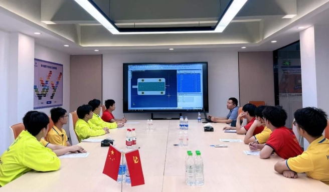 校友返校招聘｜同门帮带就业，青华五金模具学子就业自带buff