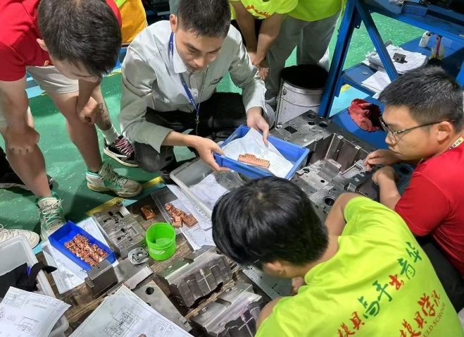 从电子厂打螺丝到编程！入职1个多月涨薪1000，综合月薪7800