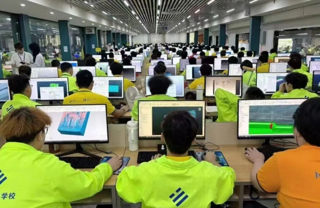 为什么CNC数控编程，是制造业里很值得普通人认真学的一门技术？