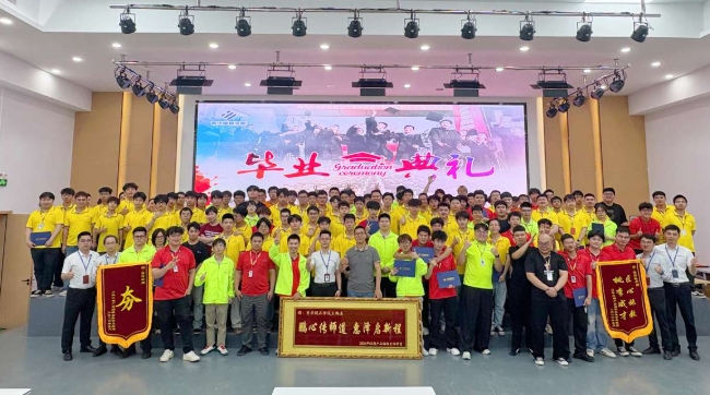 从自卑零基础到职场加薪出彩，这就是教学最珍贵的意义