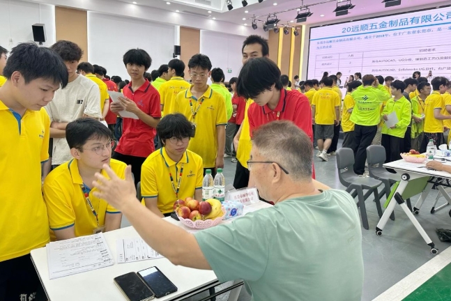操机转编程薪资跃升！21 岁学员亲身印证：技术才是加薪底气
