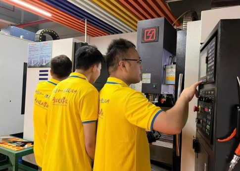 走进青华实训车间｜真机实操练真功，数控编程学习摒弃纸上谈兵
