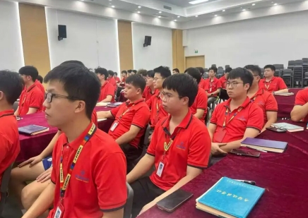 青华精英课堂，技术决定下限，格局决定你的职业上限！
