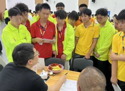对于很多大学生来说，重新选择，并不晚