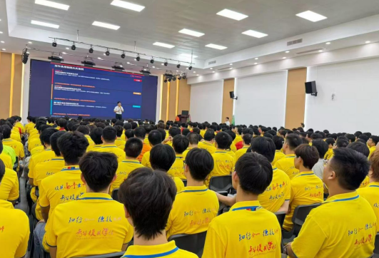 筑牢安全防线｜青华模具学校开展消防安全知识培训，守护校园学习生活