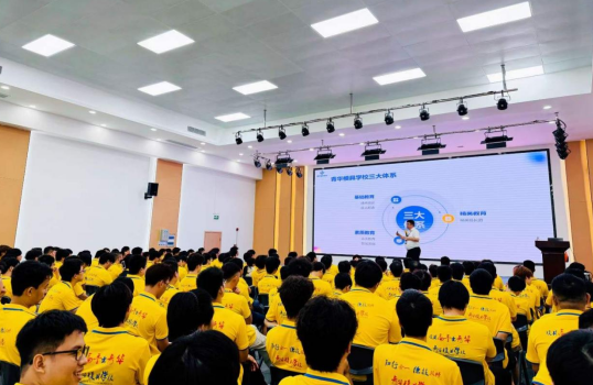 模具高手出青华：不止学技术，更培育能扛事的技术人才