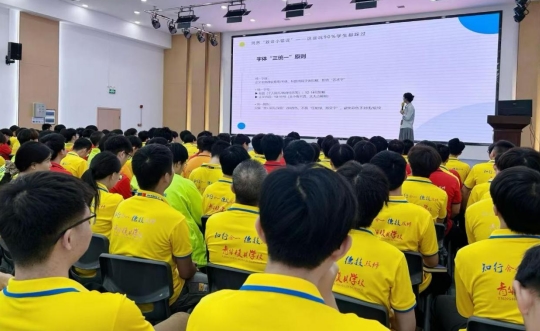 青华专属就业指导课，为学员高薪上岗保驾护航