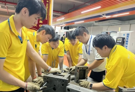 老电工，别困在接线里