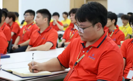 职业教育，技术与素养双向成长