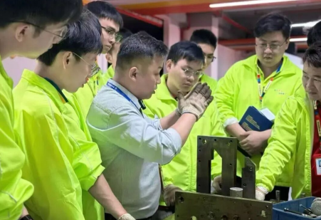 成年人的认知清醒：操机是青春饭，工程能力才是复利饭