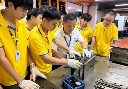 五金模具设计实操课堂，实物拆装练硬功，筑牢上岗基本功
