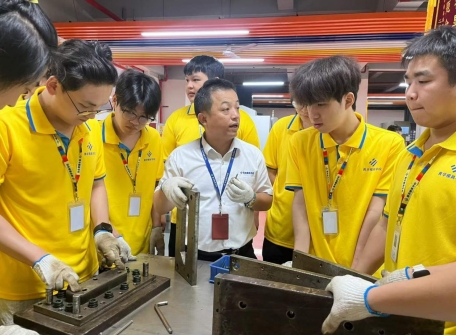 拒绝纸上谈兵！青华五金模具实战教学，实物拆装筑牢硬核功底