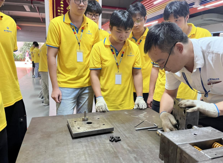 实操实训课堂｜亲手拆解模具，让图纸理论落地生根